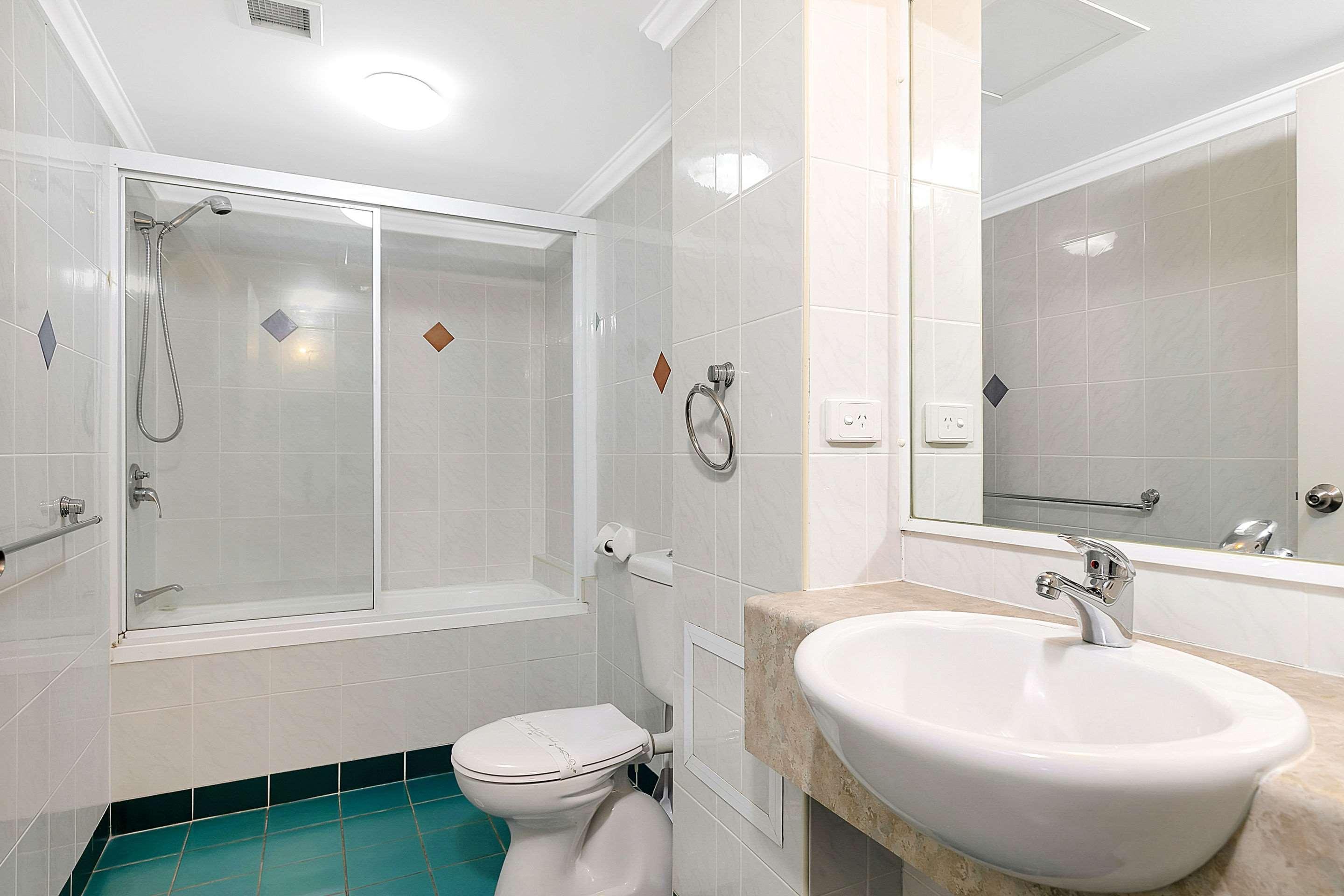 Comfort Hotel Pacific Кливланд Екстериор снимка