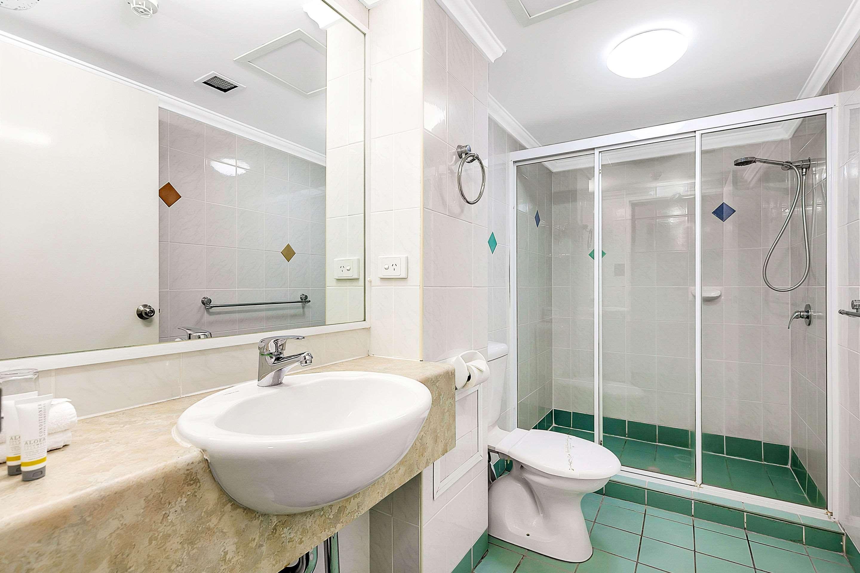 Comfort Hotel Pacific Кливланд Екстериор снимка
