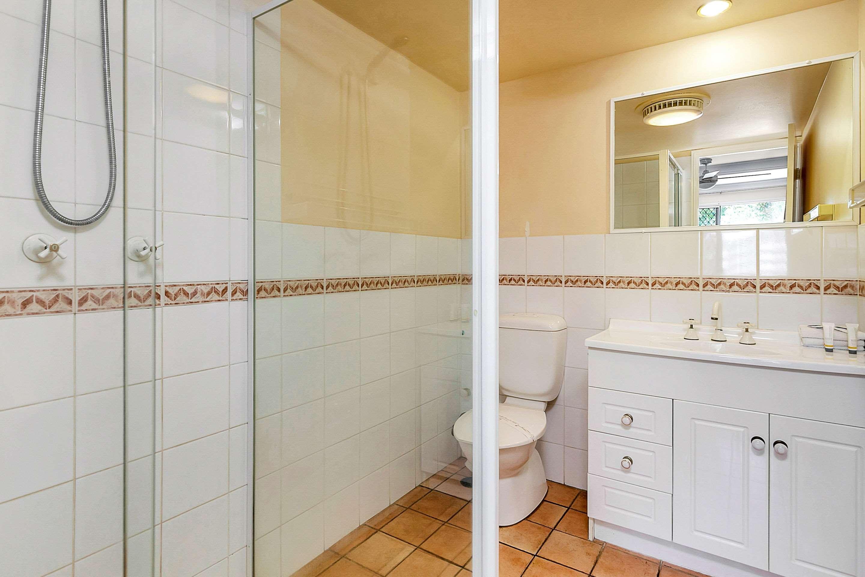 Comfort Hotel Pacific Кливланд Екстериор снимка