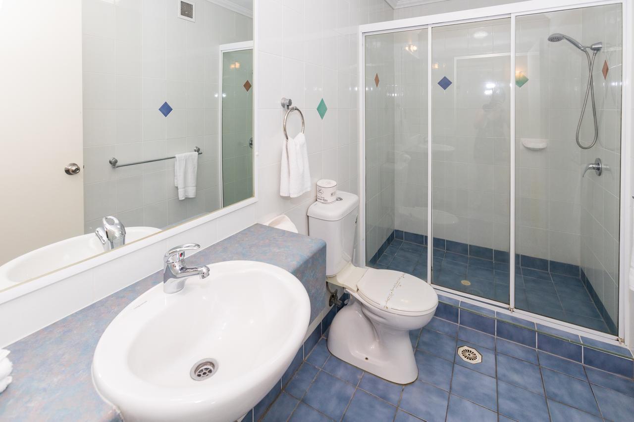 Comfort Hotel Pacific Кливланд Екстериор снимка