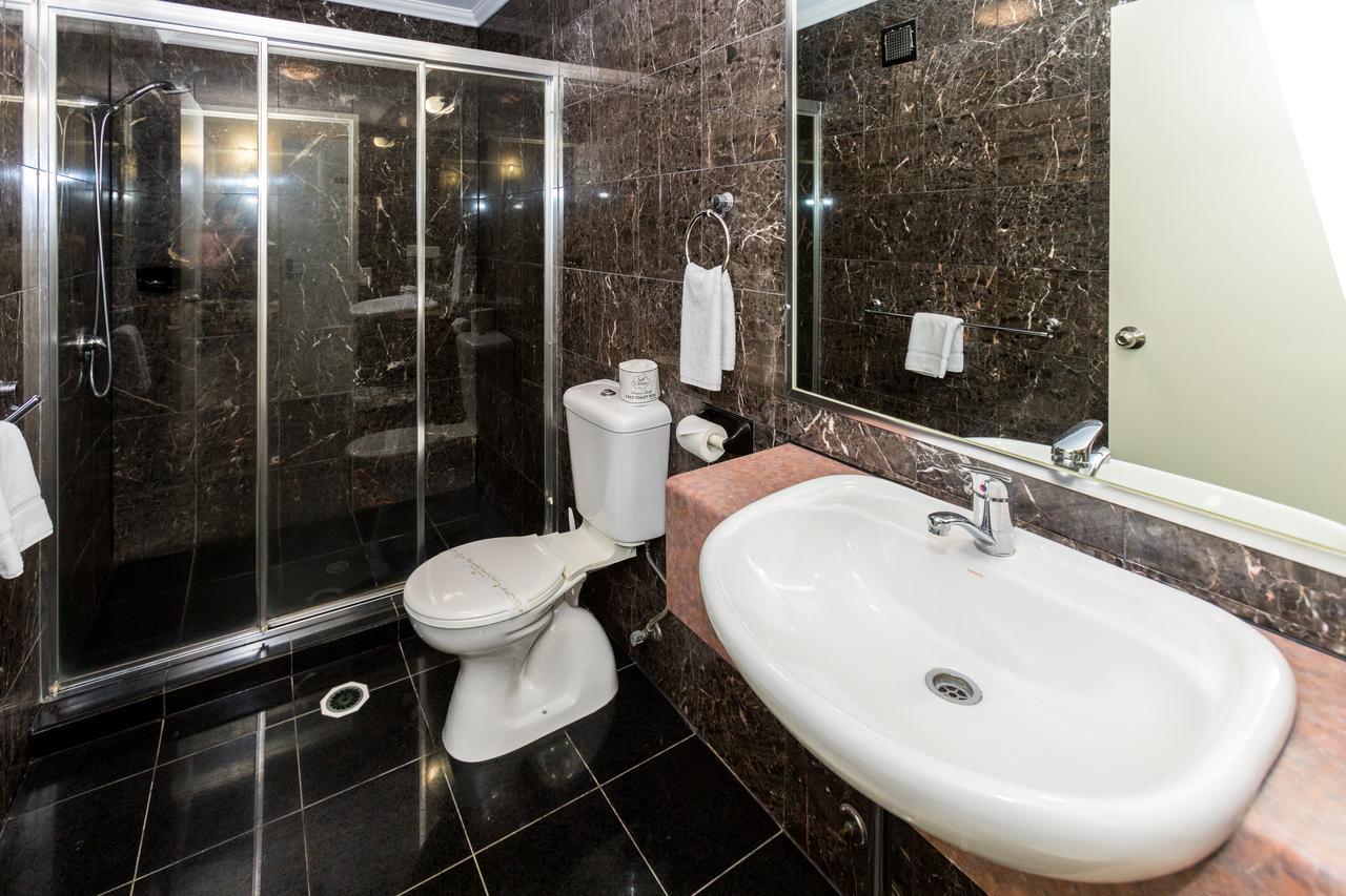 Comfort Hotel Pacific Кливланд Екстериор снимка