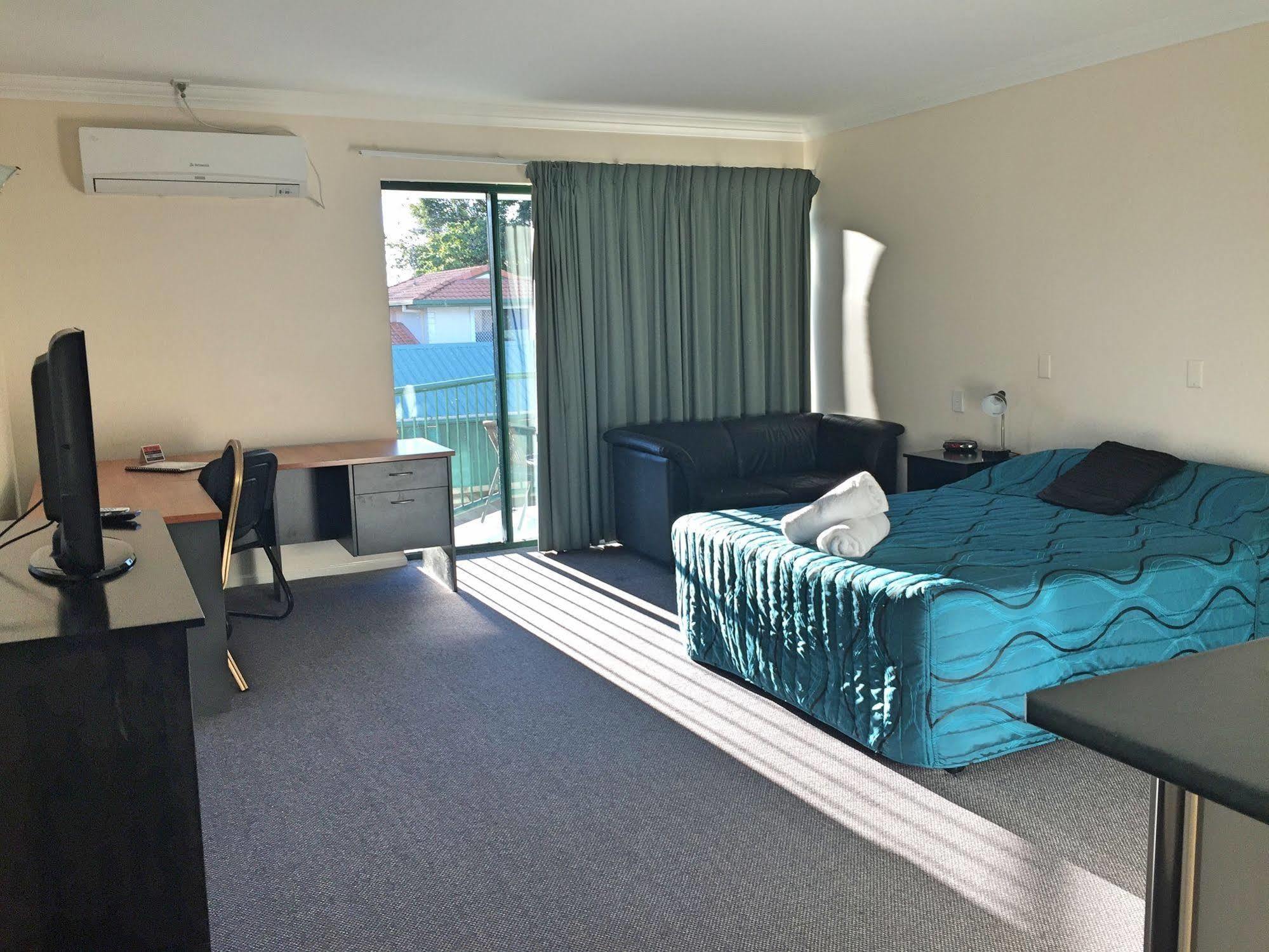 Comfort Hotel Pacific Кливланд Екстериор снимка