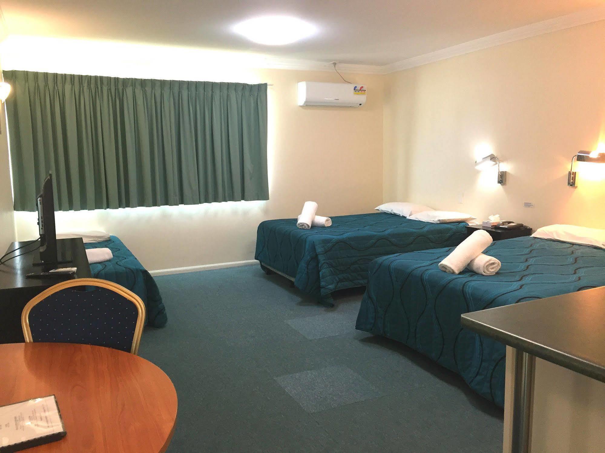 Comfort Hotel Pacific Кливланд Екстериор снимка
