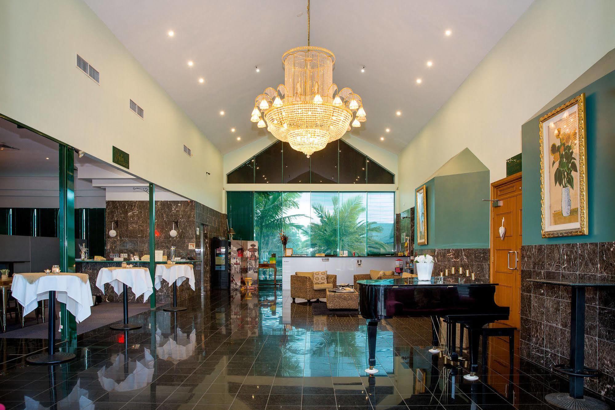Comfort Hotel Pacific Кливланд Екстериор снимка